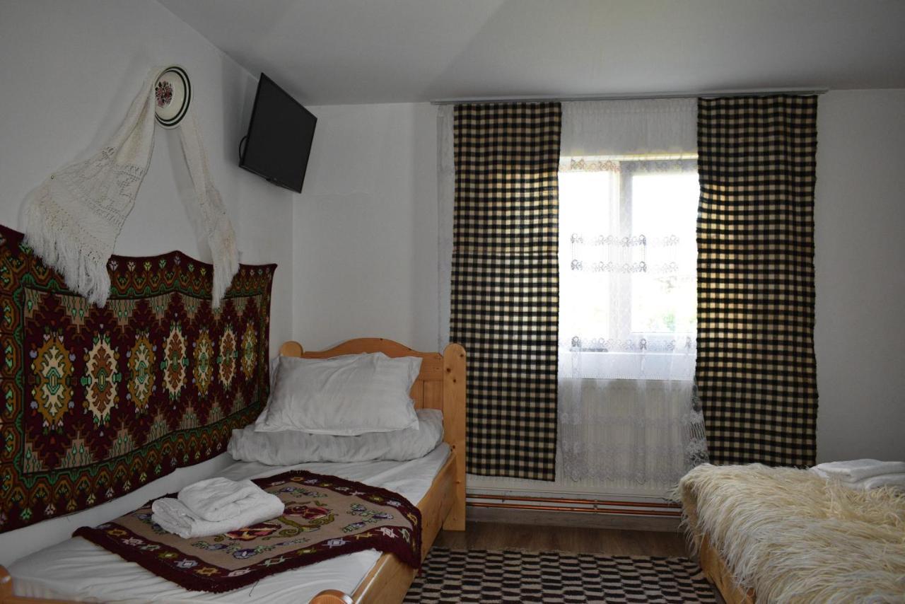 Отель Casa Vladicu Breb Экстерьер фото