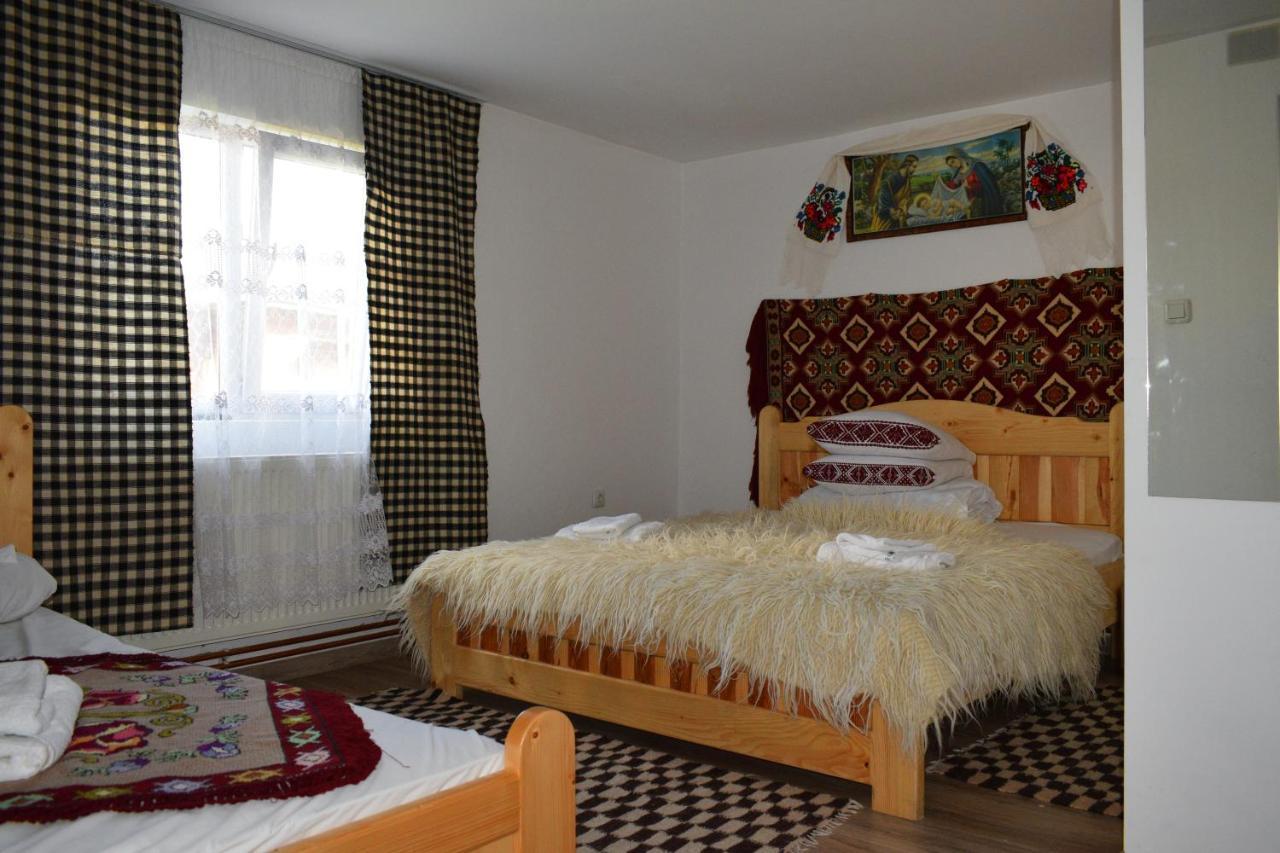 Отель Casa Vladicu Breb Экстерьер фото