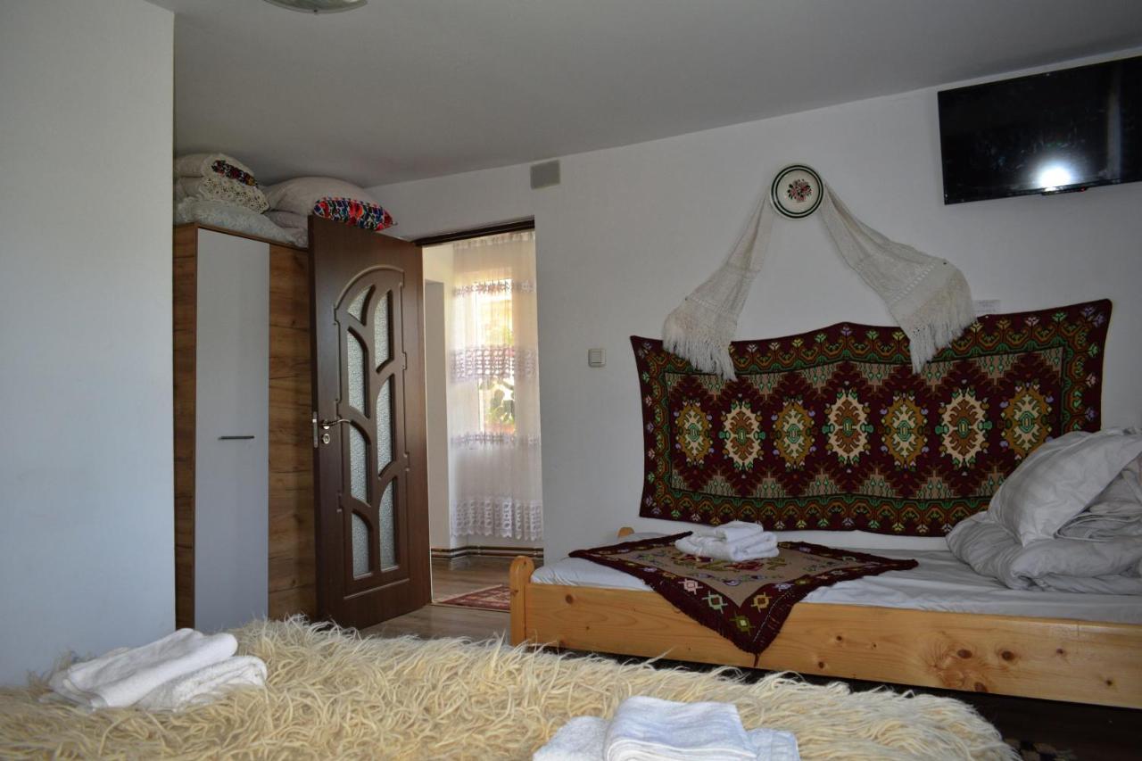 Отель Casa Vladicu Breb Экстерьер фото