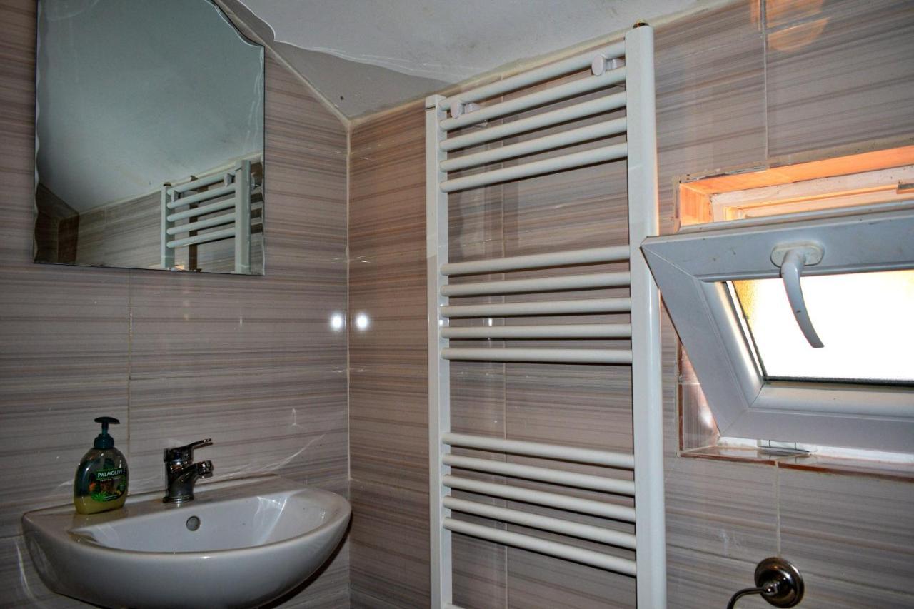 Отель Casa Vladicu Breb Экстерьер фото
