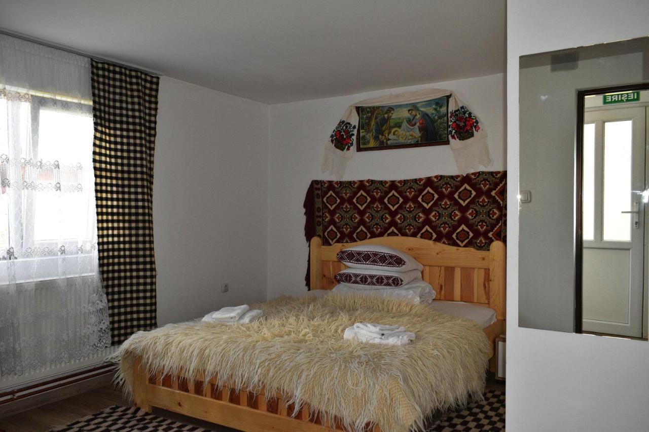 Отель Casa Vladicu Breb Экстерьер фото