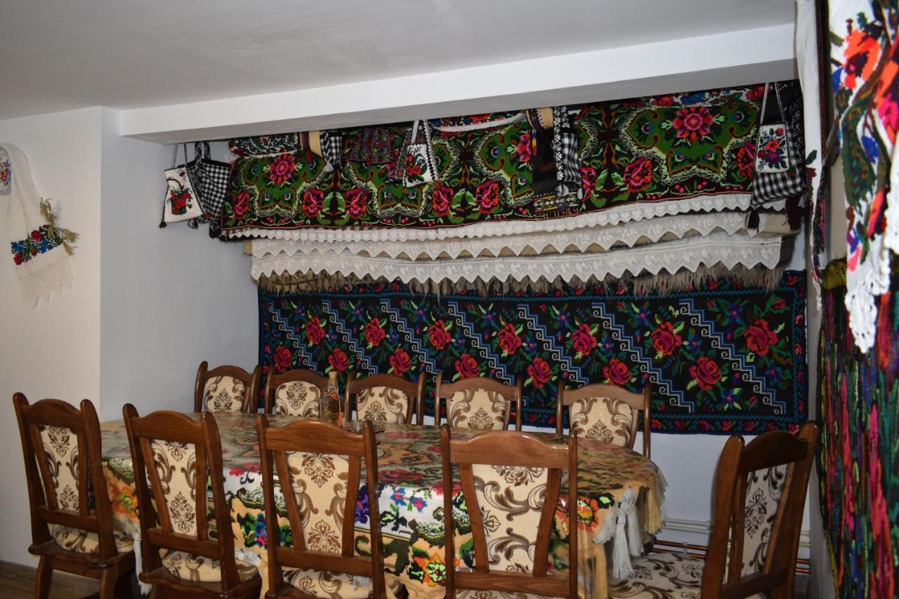 Отель Casa Vladicu Breb Экстерьер фото